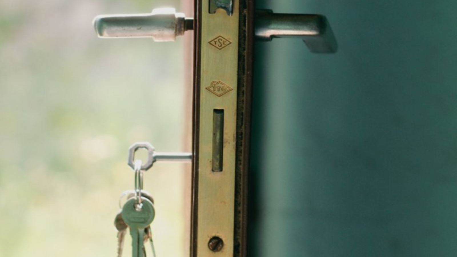 Cerradura cambiada en la puerta de la vivienda familiar tras una separación